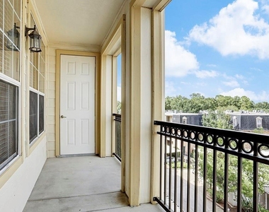 7575 Kirby Drive - Photo Thumbnail 4