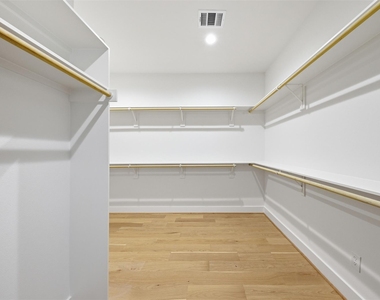 4605 Harrisburg Boulevard - Photo Thumbnail 24