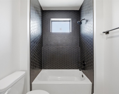 4605 Harrisburg Boulevard - Photo Thumbnail 20