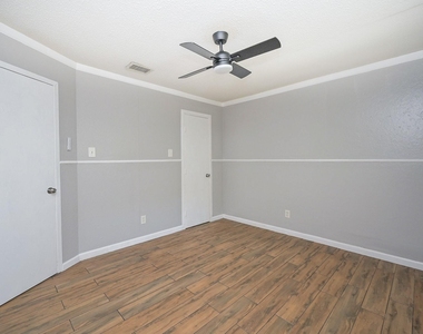 506 N 3rd Street - Photo Thumbnail 12