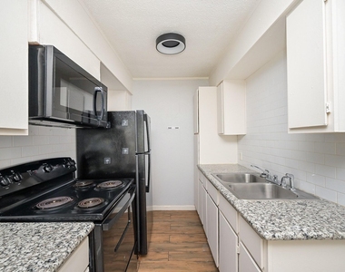 506 N 3rd Street - Photo Thumbnail 6