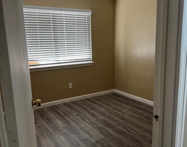 4515 7th Street - Photo Thumbnail 12