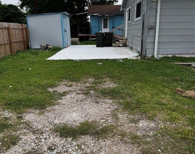 4515 7th Street - Photo Thumbnail 4