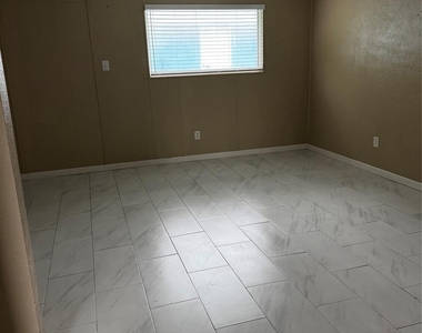4515 7th Street - Photo Thumbnail 7