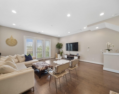 1824 Bonner Street - Photo Thumbnail 5