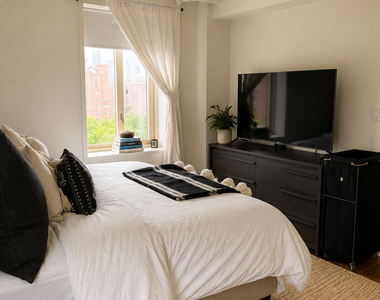 647 East 14th Street - Photo Thumbnail 8