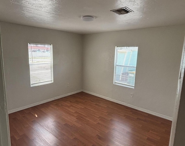 1320 S Atlantic Avenue - Photo Thumbnail 13