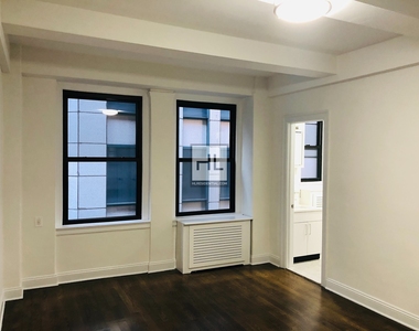 West 55 Street - Photo Thumbnail 1