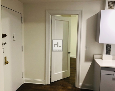 West 55 Street - Photo Thumbnail 2