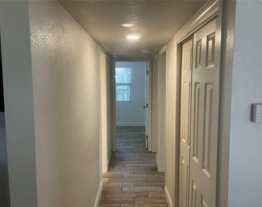 315 S Seminole Avenue - Photo Thumbnail 4