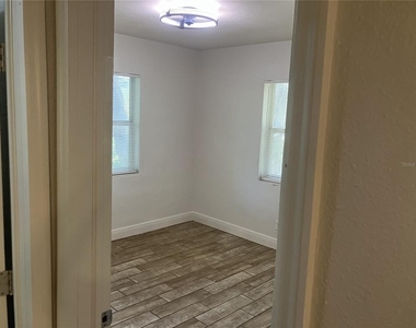 315 S Seminole Avenue - Photo Thumbnail 10