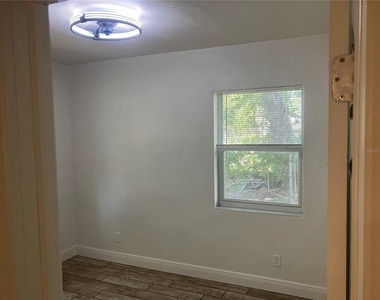 315 S Seminole Avenue - Photo Thumbnail 7