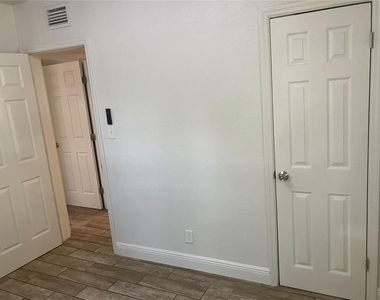 315 S Seminole Avenue - Photo Thumbnail 9