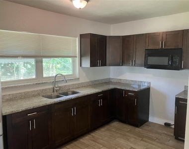 315 S Seminole Avenue - Photo Thumbnail 3