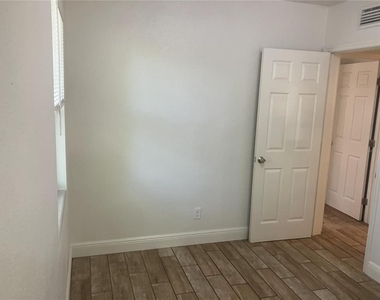 315 S Seminole Avenue - Photo Thumbnail 8