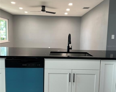 740 16th Avenue Sw - Photo Thumbnail 9