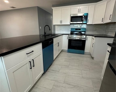 740 16th Avenue Sw - Photo Thumbnail 4