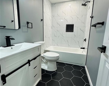 740 16th Avenue Sw - Photo Thumbnail 5