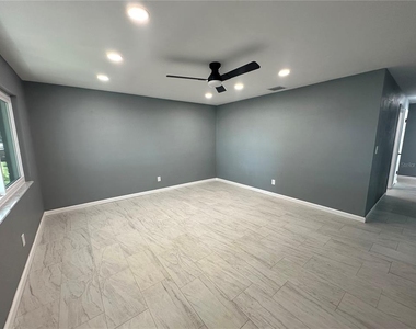 740 16th Avenue Sw - Photo Thumbnail 2
