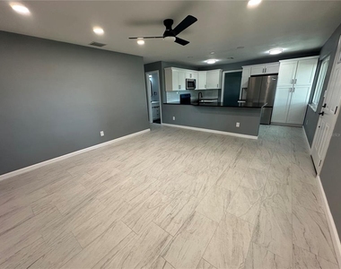 740 16th Avenue Sw - Photo Thumbnail 3