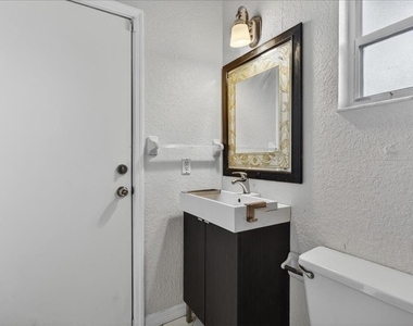 2000 Brent Place - Photo Thumbnail 31