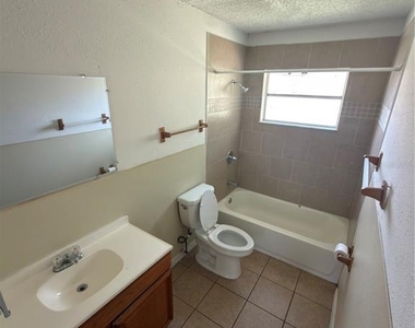2463 Chestnut Woods Drive - Photo Thumbnail 6