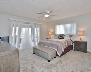 9635 Greenskeeper Drive - Photo Thumbnail 8