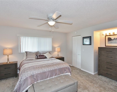 9635 Greenskeeper Drive - Photo Thumbnail 7