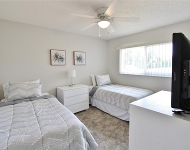 9635 Greenskeeper Drive - Photo Thumbnail 13