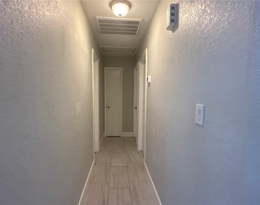8106 Wichita Way - Photo Thumbnail 12