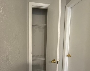 8106 Wichita Way - Photo Thumbnail 20