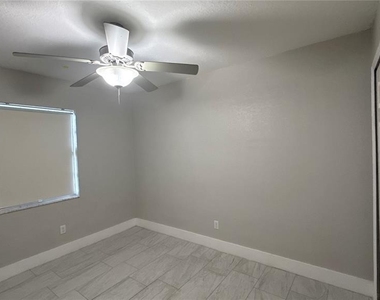 8106 Wichita Way - Photo Thumbnail 15