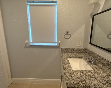 8106 Wichita Way - Photo Thumbnail 10
