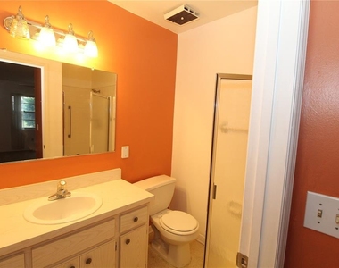 2345 Glenmore Circle - Photo Thumbnail 12