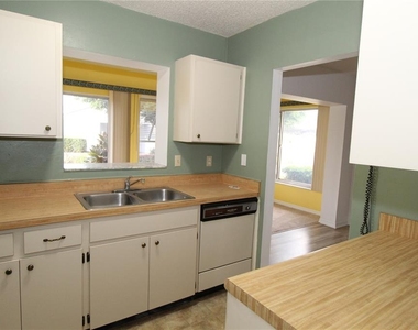 2345 Glenmore Circle - Photo Thumbnail 7