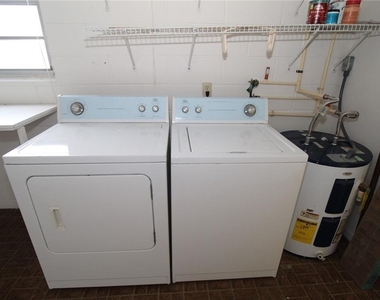 2345 Glenmore Circle - Photo Thumbnail 18