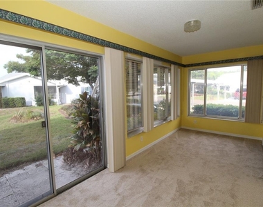 2345 Glenmore Circle - Photo Thumbnail 4