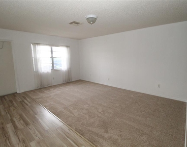 2345 Glenmore Circle - Photo Thumbnail 2