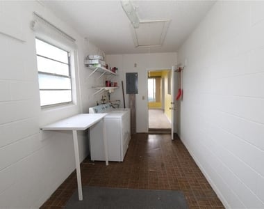2345 Glenmore Circle - Photo Thumbnail 17
