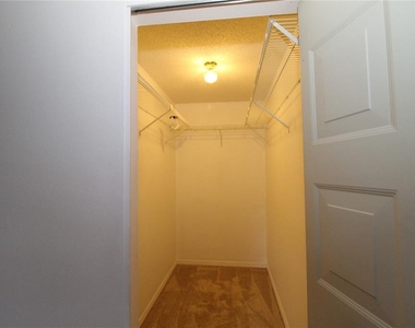 2345 Glenmore Circle - Photo Thumbnail 11
