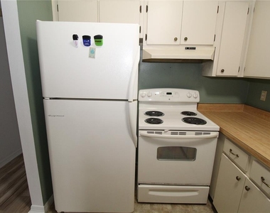 2345 Glenmore Circle - Photo Thumbnail 6