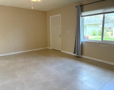 302 Canton Court - Photo Thumbnail 4