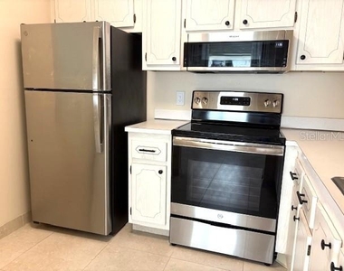 302 Canton Court - Photo Thumbnail 7