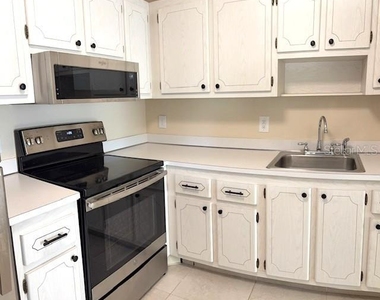 302 Canton Court - Photo Thumbnail 8
