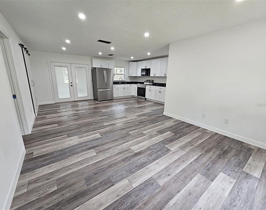 4051 Nw 19th Avenue - Photo Thumbnail 2