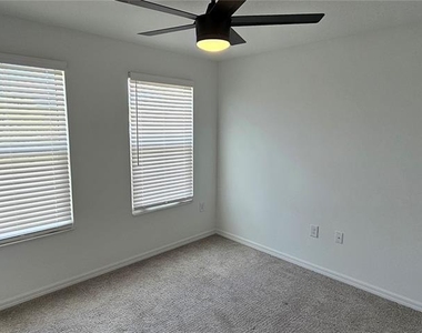 4012 Via Sienna Circle - Photo Thumbnail 17