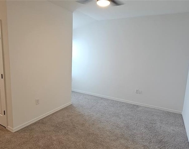 4012 Via Sienna Circle - Photo Thumbnail 10