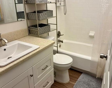 2451 Oak Park Way - Photo Thumbnail 6