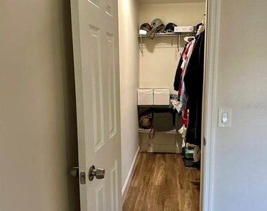 2451 Oak Park Way - Photo Thumbnail 2