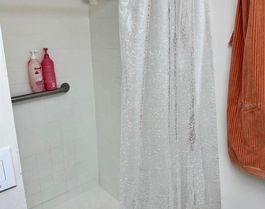 2451 Oak Park Way - Photo Thumbnail 3